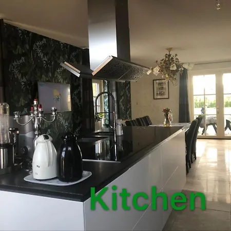 Nancy In Holland Met Eigen Badkamer , Jacuzzi Niet Inclusief , Independent Bathroom Jacuzzi Not Included 阿尔滕