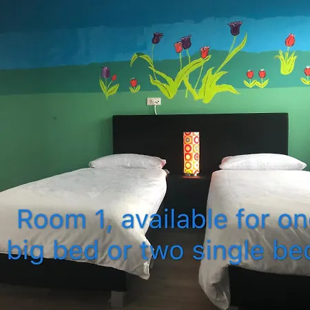 Nancy In Holland Met Eigen Badkamer , Independent Bathroom *