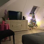 Nancy In Holland Met Eigen Badkamer , Independent Bathroom Bed & Breakfast Aalten
