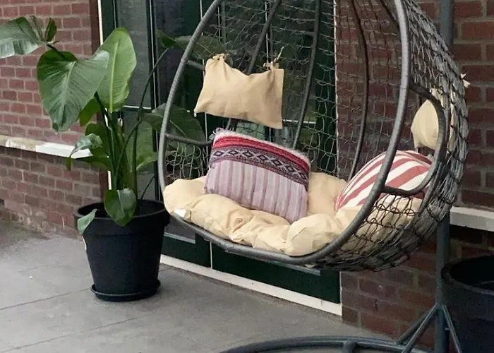 Nancy In Holland Met Eigen Badkamer , Jacuzzi Niet Inclusief , Independent Bathroom Jacuzzi Not Included 3*