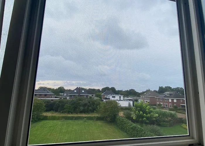 Nancy In Holland Met Eigen Badkamer , Jacuzzi Niet Inclusief , Independent Bathroom Jacuzzi Not Included