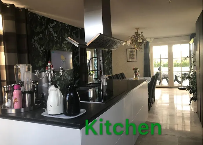 Nancy In Holland Met Eigen Badkamer , Jacuzzi Niet Inclusief , Independent Bathroom Jacuzzi Not Included Aalten