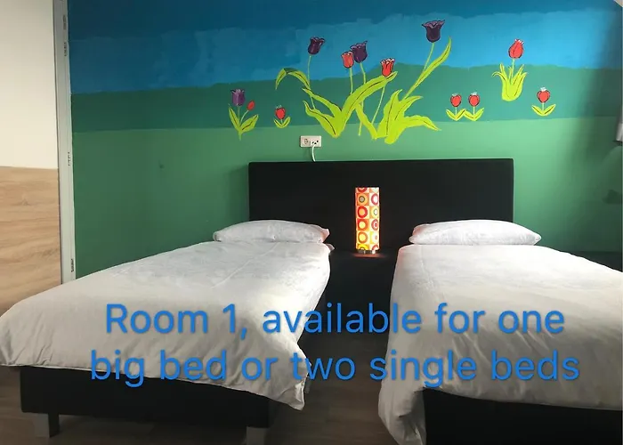 Nancy In Holland Met Eigen Badkamer , Jacuzzi Niet Inclusief , Independent Bathroom Jacuzzi Not Included 3*