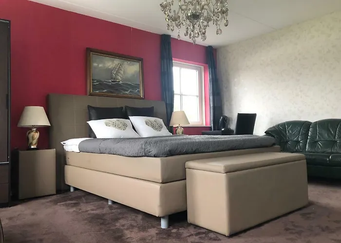 Nancy In Holland Met Eigen Badkamer , Jacuzzi Niet Inclusief , Independent Bathroom Jacuzzi Not Included Алтен